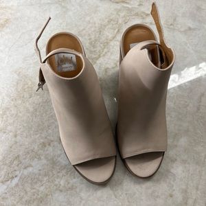 Dolce vita size 8.5 never worn nude heels